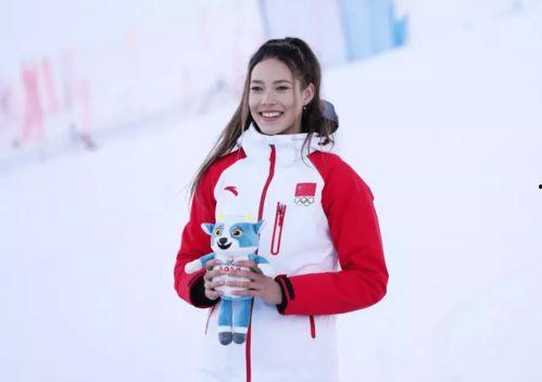 谷爱凌八卦爆料最新,揭秘滑雪女神背后的惊人真相！